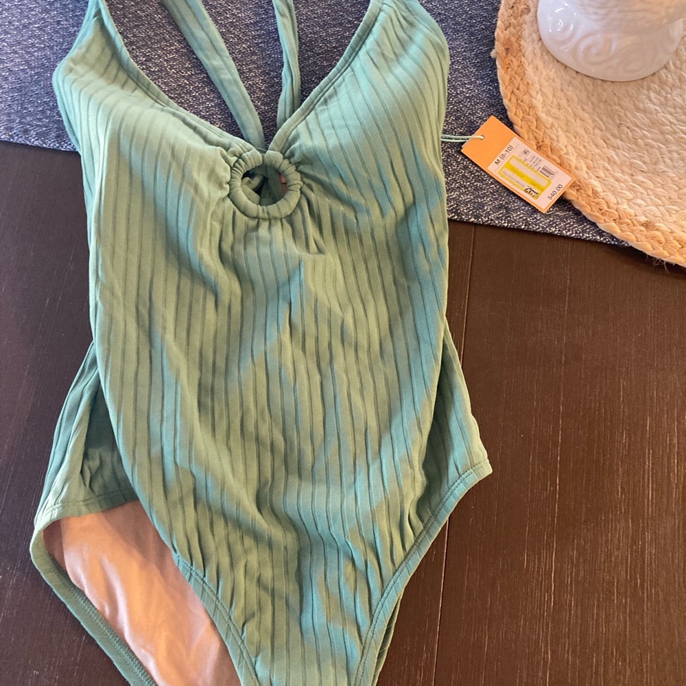 Kona Sol size M olive one piece